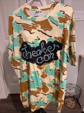 Sneaker Con Graphic Tee - Cream, Mint & Brown Camo